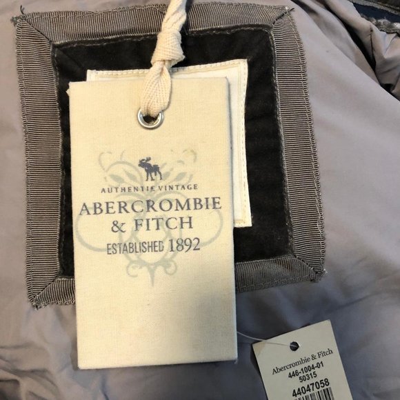NWT Abercrombie Winter Down Puffer Vest Size XS - Picture 7 of 7